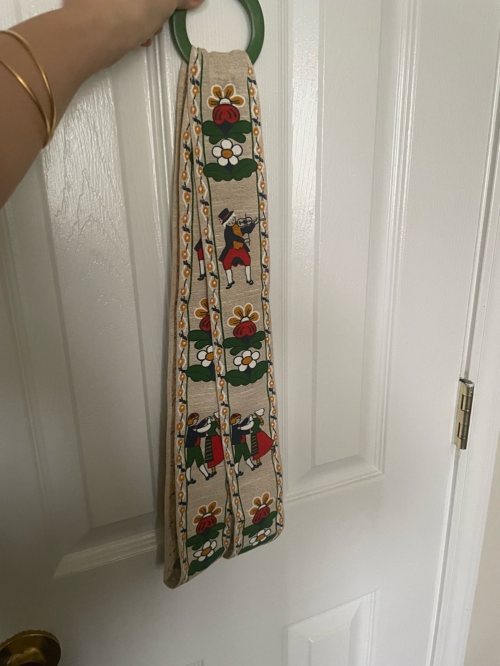 SWEDISH FOLK DRESS DANCERS, KURBITS DESIGN BY HILL 22 INCH LINEN PLATTER HANGER